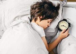 Los consejos de una experta en sueño para readaptar el ciclo sueño-vigilia de tu hijo al horario escolar