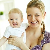 La crianza en brazos: de la dependencia física al vínculo emocional