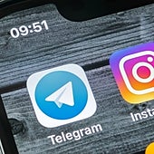 ¿Es conveniente o no espiar las redes sociales de un hijo?