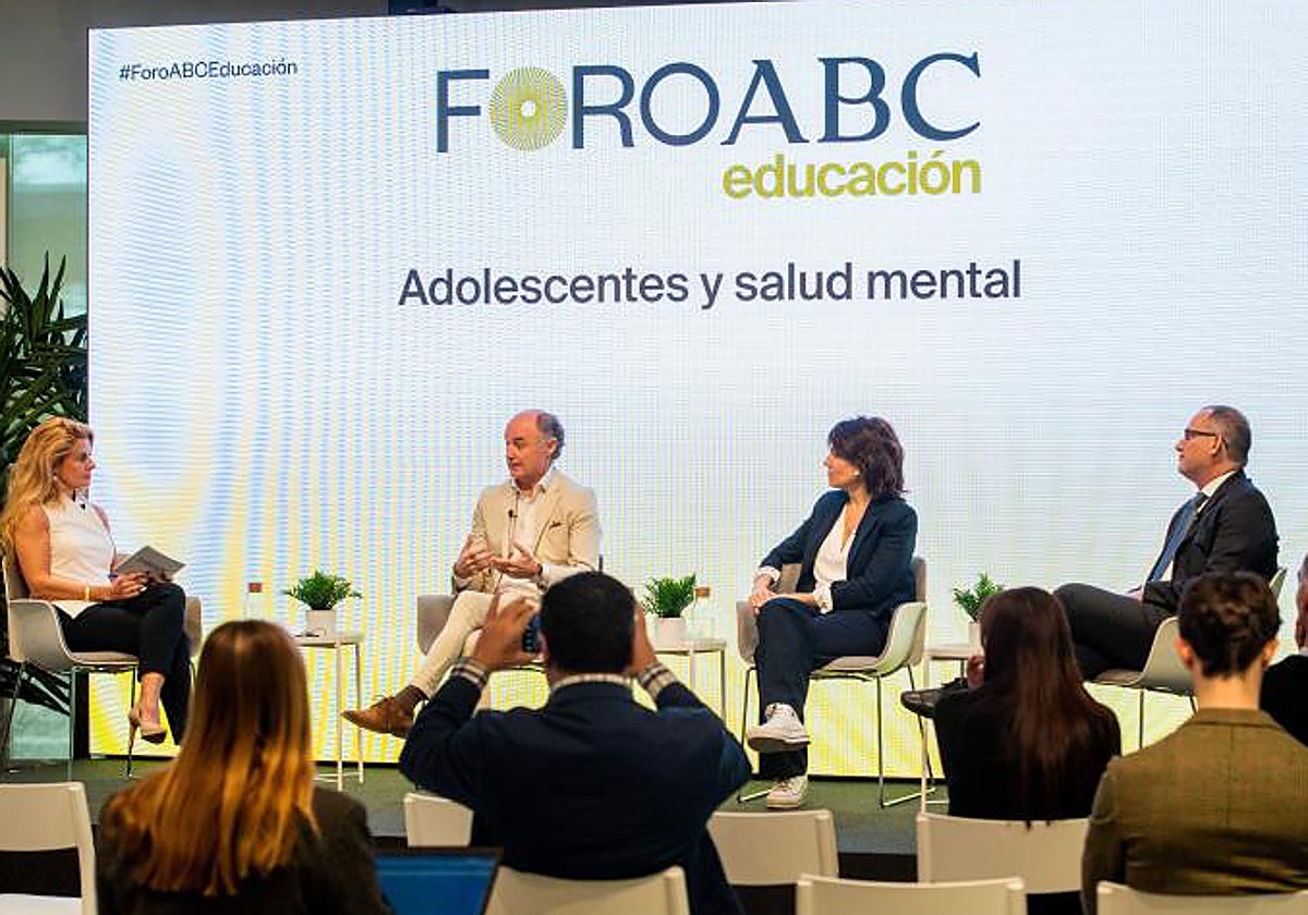 En la imagen de izda. a dcha.: Laura Peraita, Juan José Luengo, María Velasco y Raül Adames