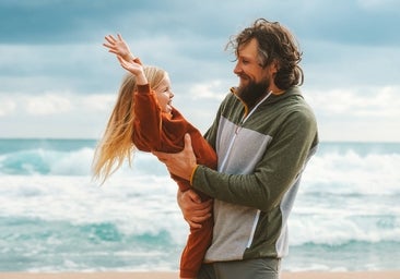 La habilidad que los padres no suelen enseñar a sus hijos y es vital para criar con éxito