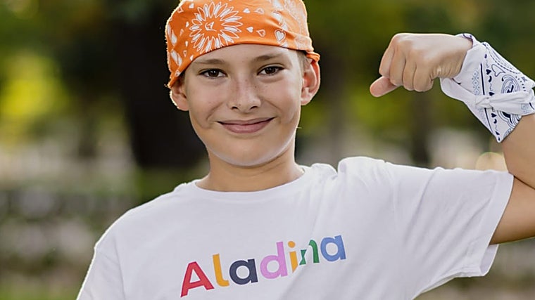 El pequeño, muy orgulloso de ser la imagen de la campaña de Fundación Aladina