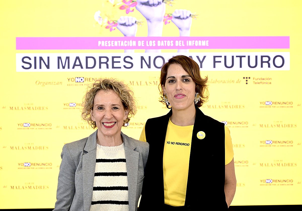 Laura Baena, presidenta de la Asociación Yo No Renuncio y fundadora del Club de Malasmadres, junto a Aina Calvo,secretaria de Estado de Igualdad y contra la Violencia de Género