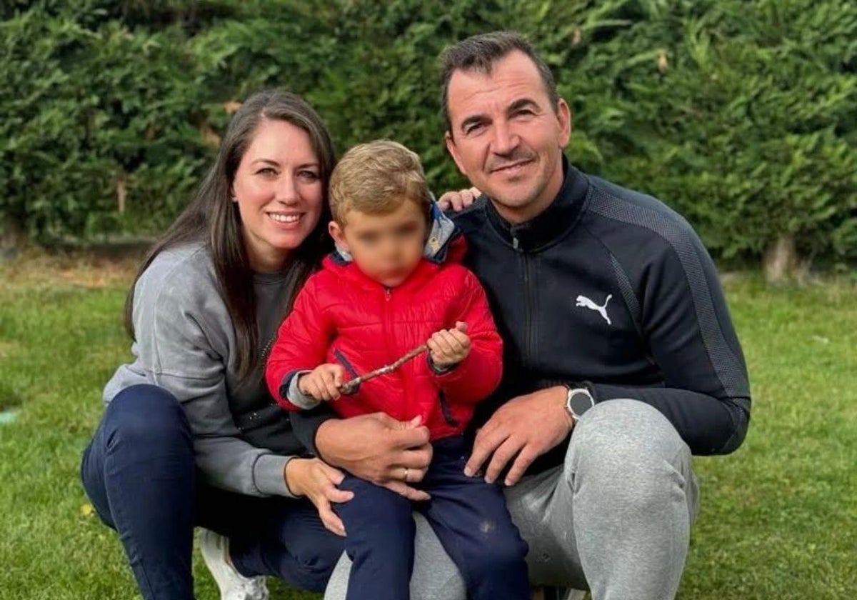 Alma y Víctor junto al pequeño Hugo cuando él no había sido diagnosticado aún de un glioblastoma