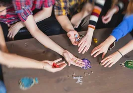 «Los padres deben estar dispuestos a jugar con sus hijos adolescentes para que vean que hay diversión más allá de las pantallas»