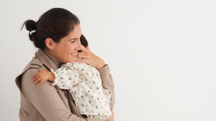 Madre de acogida de seis bebés en dos años: «Todos los niños tutelados llegan con una gran mochila a sus espaldas»