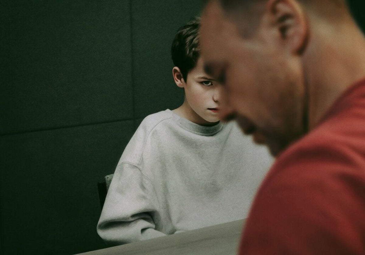 Adolescencia: «Es posible no ver venir una atrocidad así. Hay adolescentes que cumplen con todo, pero en su interior libran una batalla psíquica silenciosa»