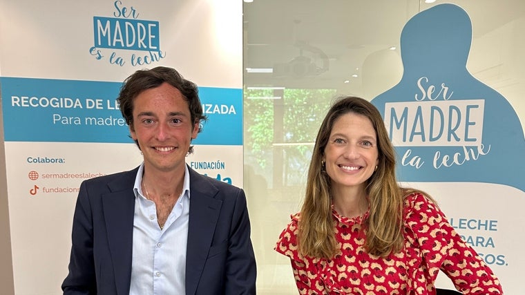 Álvaro Ortega junto a la madrina de la campaña