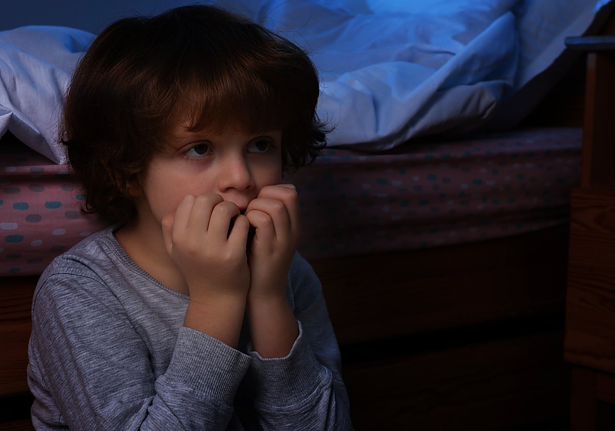 Miedo a la oscuridad: «Al dormir con los niños les negamos la autogestión de emociones incómodas»