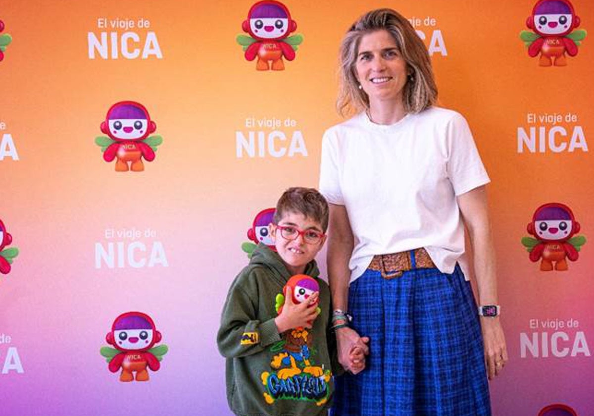 Nica, la muñeca que recorre España para visibilizar a niños con enfermedad rara a la espera de diagnóstico