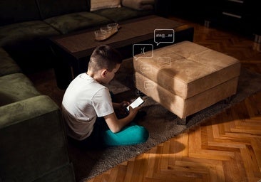 La soledad del adolescente frente a las pantallas, un fenómeno que se recrudece en vacaciones