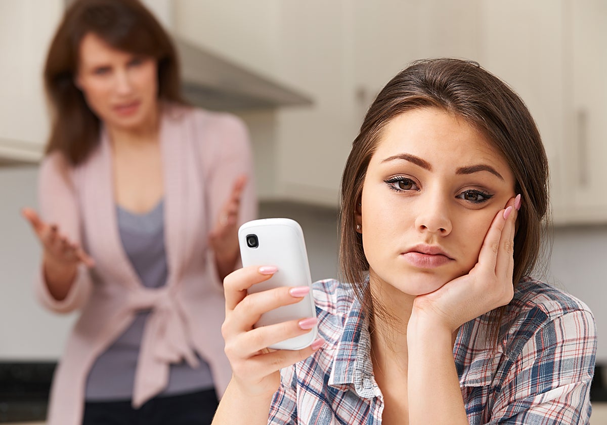 «Lo he visto en instagram. Mamá, tú no tienes ni idea». Así podrás gestionar las diferencias de opinión con tu hijo