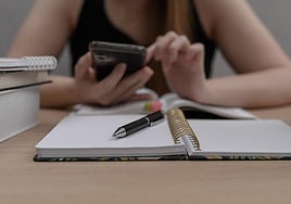 Adolescentes e IA: el peligro del amigo y confidente que nunca duerme