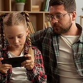 Los padres no deben tener miedo a retirar las pantallas a sus hijos