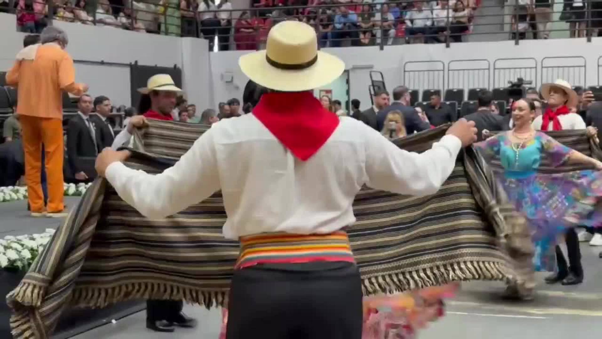 Más de seiscientas parejas se casan en la mayor boda colectiva de la historia de Paraguay