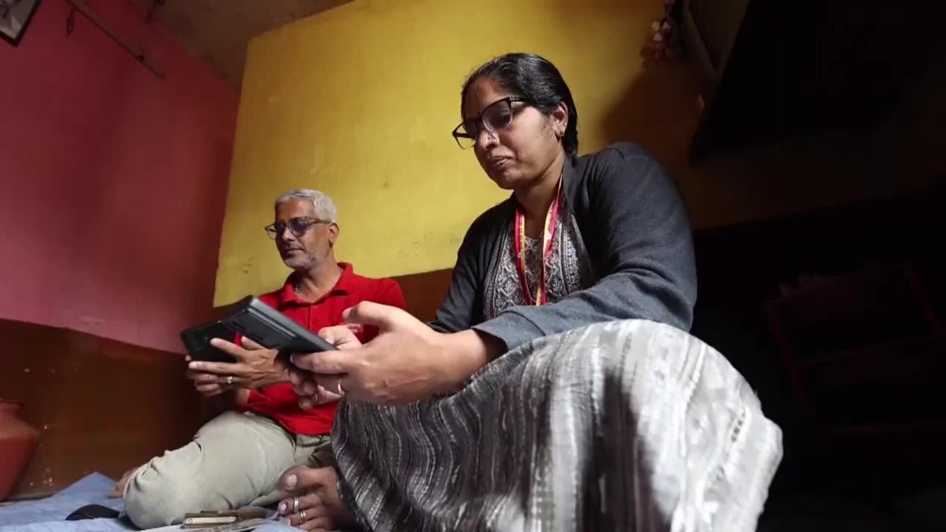 Autoridades de la región india de Bangalore realizan el censo de castas