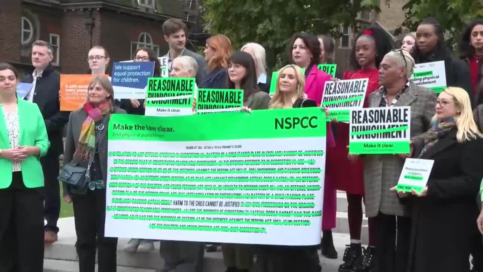 Activistas y ONGS piden al Gobierno británico la prohibición de azotes y castigos físicos en la educación infantil