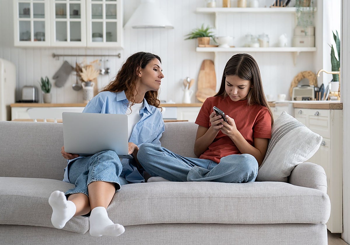 Pantallas: «Las familias deben pasar del control al acompañamiento, no podemos tener hijos hipervigilados»