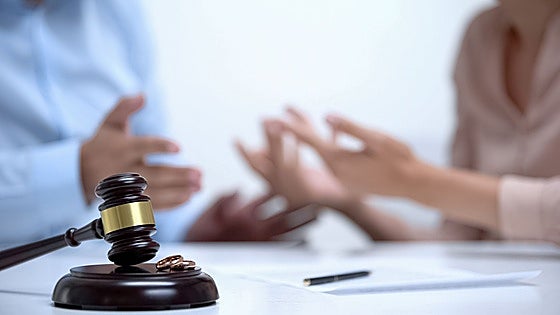 Otorgan una pensión vitalicia de 1.400 euros a una mujer por cuidar de sus hijos y trabajar para su ex marido