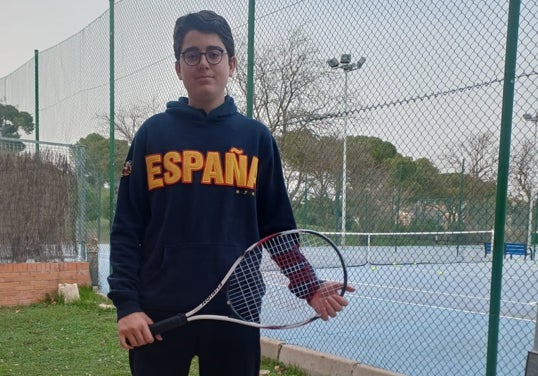 Max, 15 años, antes del partido de tenis