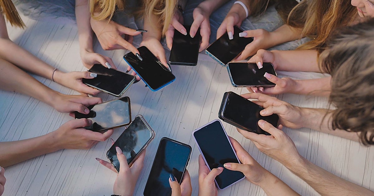 La generación FOMO: adolescentes machacados por la vida de los demás, siempre mejor que la suya