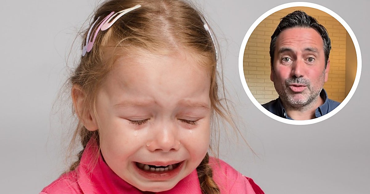 Álvaro Bilbao, neuropsicólogo: «Si tu hijo llora, no le pidas que deje de hacerlo. Las lágrimas le ayudan a calmarse»