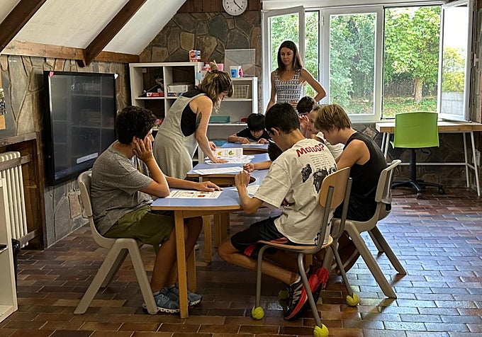 Grupo de trabajo del campamento de terapia de la Fundación Queer