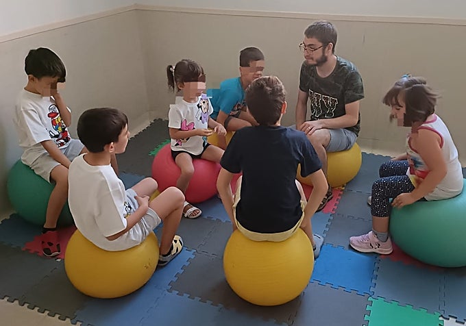 Sesiones de musicoterapia en Sensory Architect Camp.