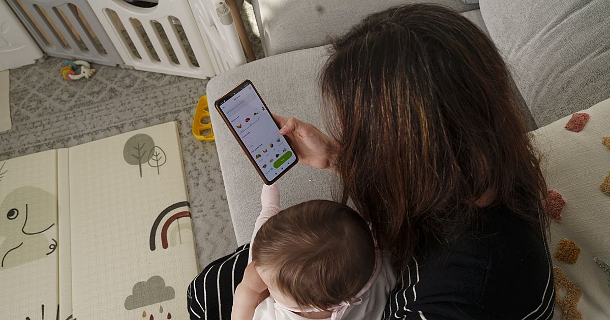 'Apps' que desafían al instinto maternal y dan el control a madres primerizas