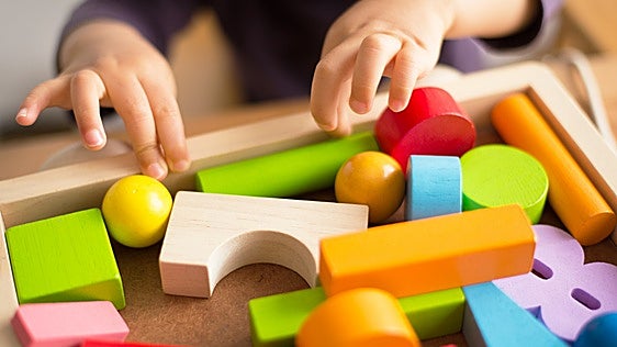Por qué los expertos piden devolver el juego al centro de la infancia