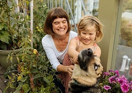 El truco de la autora de 'Niños dopamina' para desenganchar a un adolescente del móvil: «Poner la pelota en su tejado funciona»