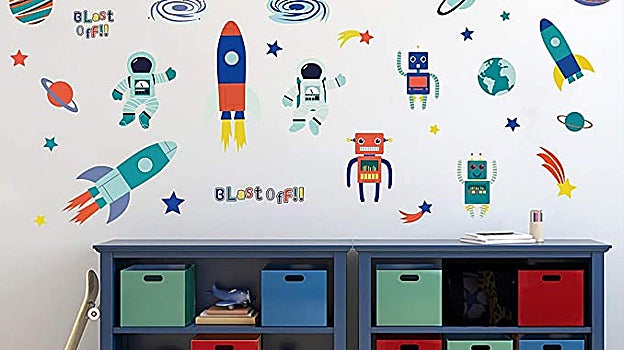 Pared cubierta de pegatinas