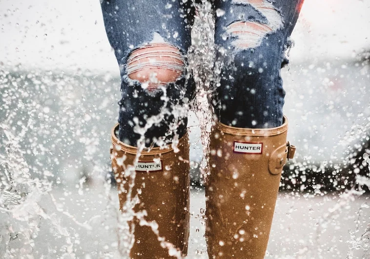 Mantener un estilo elegante durante el lluvioso invierno es