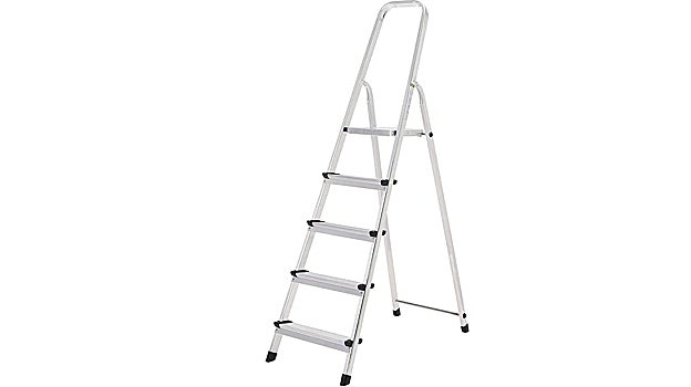 Escalera de aluminio desplegada