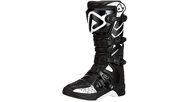 Bota blanca y negra