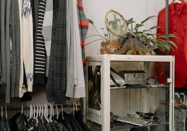 Complementos y zapatos para combinar con un vestido turquesa