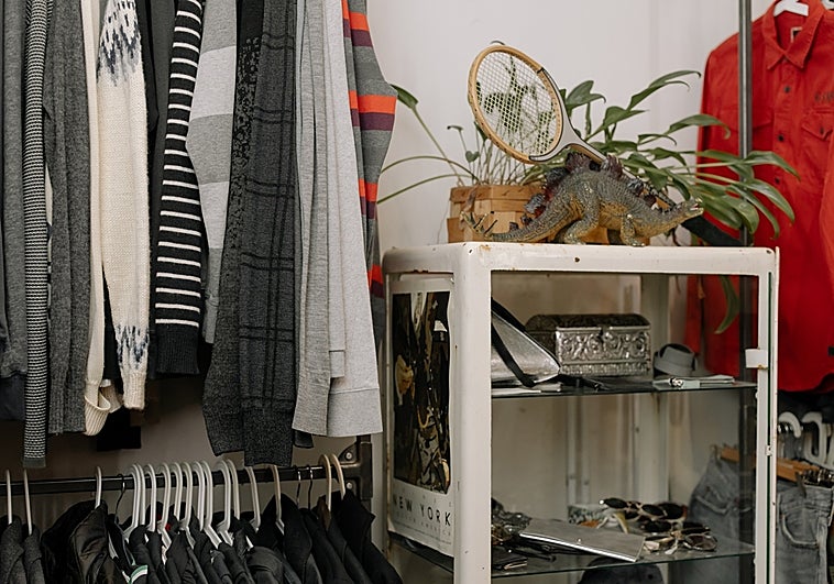 Complementos y zapatos para combinar con un vestido turquesa