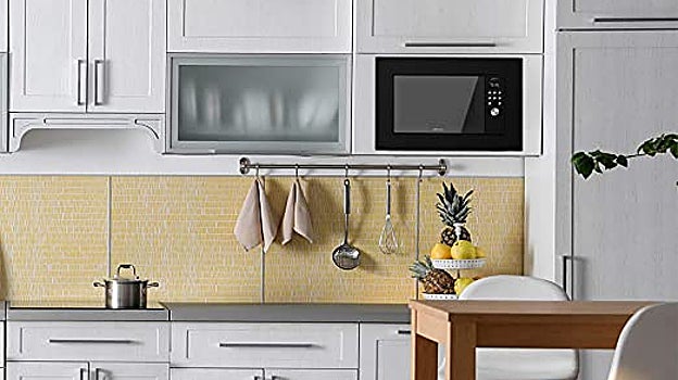 Cocina con salpicadero amarillo