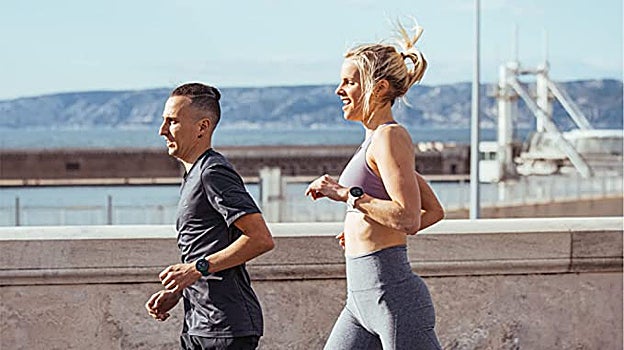 Dos personas corriendo