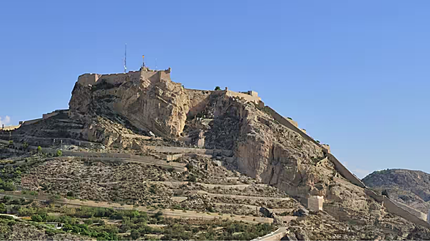 Alicante, la luz más especial del Mediterráneo / Iberia