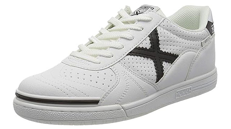 Las zapatillas blancas de hombre que no pueden faltar en tu armario este otoño