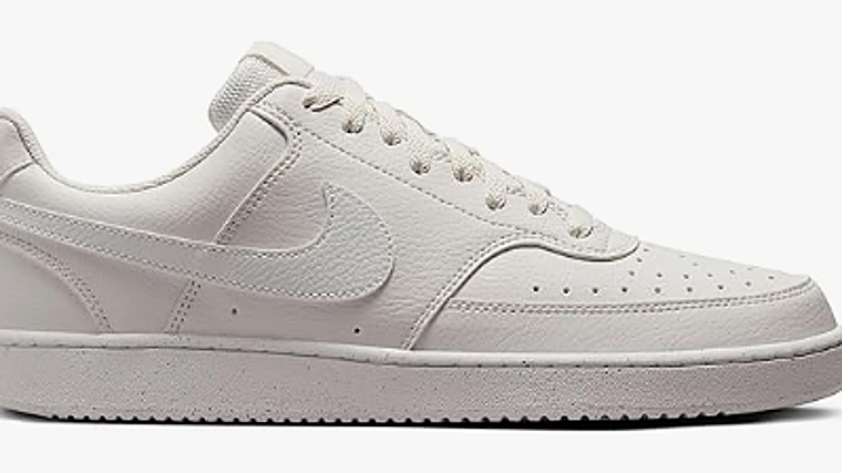 Las zapatillas blancas de hombre que no pueden faltar en tu armario este otoño