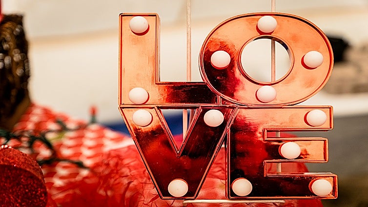 ¿Qué regalar en San Valentín? 10 ideas creativas para sorprender a tu pareja y evitar lo convencional
