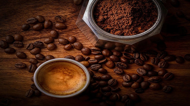 Te contamos por qué este es el mejor molinillo de café eléctrico para empezar el día con un buen café