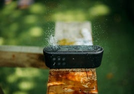 Te traemos los mejores altavoces bluetooth resistentes al agua para un verano lleno de música