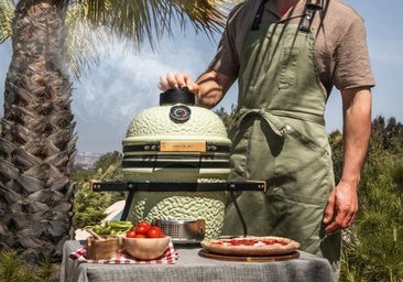 Cecotec rebaja esta barbacoa de carbón: es de cerámica, alcanza los 1000ºC y permite asar, ahumar, hornear o guisar