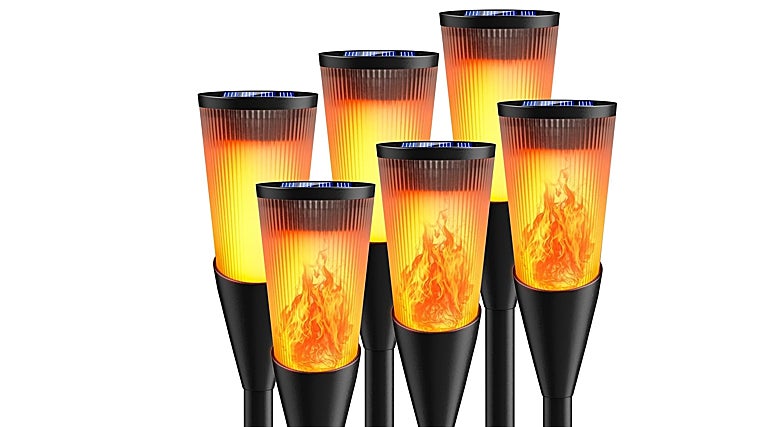 Las 10 luces solares de exterior que transformarán tu terraza este verano