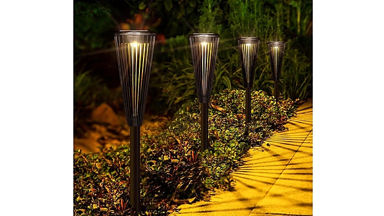 Las 10 luces solares de exterior que transformarán tu terraza este verano