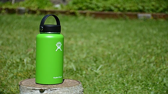 Las mejores botellas reutilizables para mantener el agua fría todo el día (incluso bajo el sol)