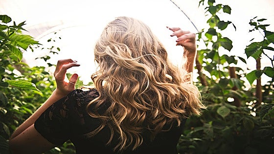 ¿Se te cae el pelo? Estos champús anticaída pueden ayudarte